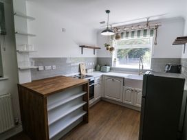 A kitchen with sink and oven at Annexe in Colchester