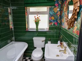 A bathroom with a tub, toilet, and sink at Annexe East End near Brantham