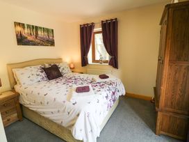 A bedroom with a bed and wardrobe at Sunnyside Lodge in Thorpe-On-The-Hill