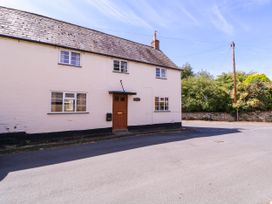 A house with windows and a door at Vine Cottage in Cheltenham