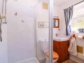 A bathroom with a shower, toilet, and sink at Vine Cottage in Cheltenham