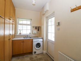 A laundry room with a washing machine and sink at Knockroe Lodge