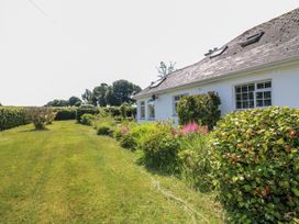 A house surrounded by a garden at Knockroe Lodge