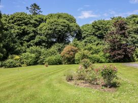 A garden with flowers and trees at Knockroe Lodge