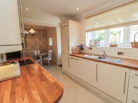 A kitchen with stove and sink at Scalby Grove Cottage in Scalby