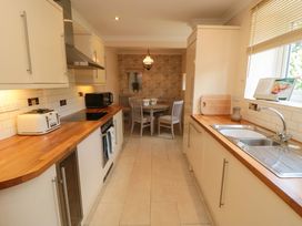 A kitchen with a dining area at Scalby Grove Cottage in Scalby