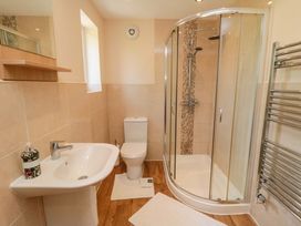 A bathroom with a shower, toilet, and sink at Scalby Grove Cottage in Scalby