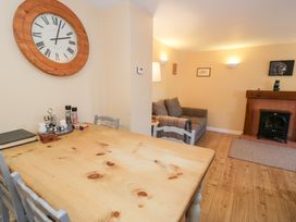 A dining room with a table and chairs at Owl Cottage in Llangollen