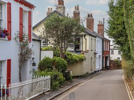 A street lined with buildings and greenery at Jams in Lympstone