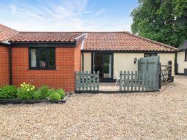 A house with a gate and gravel area at The Kiln Mendham near Harleston