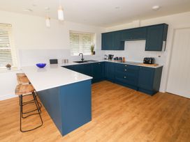 A kitchen with cabinets and a countertop at Ty Landsker in Houghton near Neyland