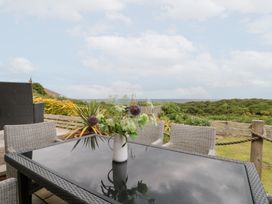 An outdoor seating area with a table and chairs at Sea Haven in Hunmanby Gap near Primrose Valley