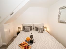 A bedroom with a bed and breakfast items at Bobby's in Whitby