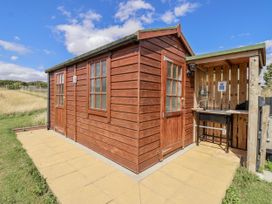An outdoor shed with a sink and counter at Wolds Hoot in Market Weighton