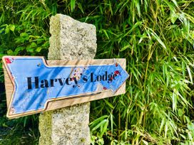 A sign pointing towards Harvey's Lodge at Harvey's Lodge in Lowertown, Helston