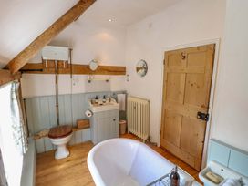 A bathroom with a bathtub, sink, and toilet at Bank House
