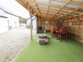 An outdoor seating area with a table and chairs at Five Elements Barn in St Agnes