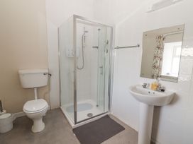 A bathroom with a shower, toilet, and sink at Kate's Cottage