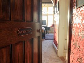 A hallway with a Garden View sign on a door at Summerlands Hall Apartment