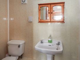 King Arthur Suite - Anglesey - 1178956 - thumbnail photo 13