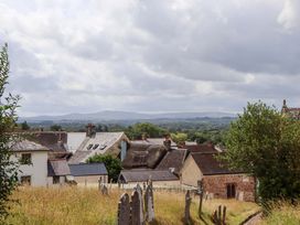 View of houses and hills under cloudy sky at Carpenters Cottage Okehampton