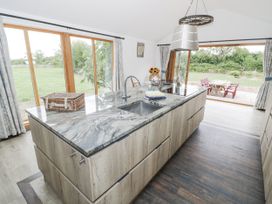 A kitchen with a large island and sink at Owl Barn in Banbury