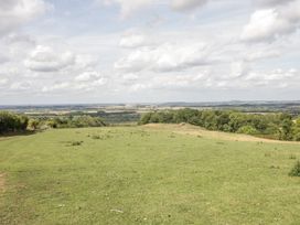 A landscape with grass and trees at Owl Barn in Banbury