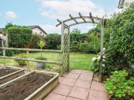 A garden with an archway and raised beds at 1 Maes Y Ffynnon, Llandegfan