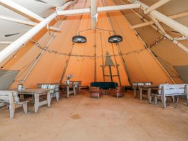 A common area with tables and seating at Firefly Cottage