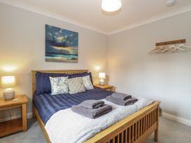 A bedroom with a bed and bedside tables at Woodlark