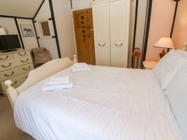 A bedroom with a bed and furniture at Pelican Cottage in St Ives