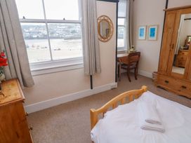 A bedroom with a bed and a desk at Pelican Cottage in St Ives