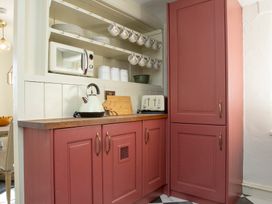 A kitchen with appliances and utensils at Apartment 2, 86 Dyer Street, Cirencester