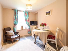 A dining room with a table and chairs at Bwthynbach Porthmadog