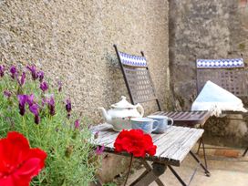 An outdoor seating area with a teapot and mugs at Bwthynbach Porthmadog