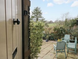 A garden with chairs and plants at School Cottage in Troutbeck Bridge near Windermere