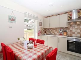 A kitchen with table and chairs at Boo’s Bungalow in Callington near Gunnislake
