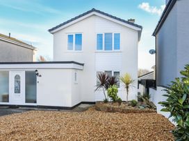 A house with gravel driveway and plants at Penrhos Walks Holyhead