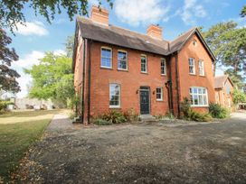 A house with a front door and windows at The Old Vicarage in Kimbolton near Leominster