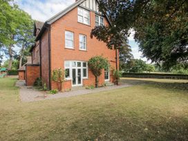 A house with a garden at The Old Vicarage in Kimbolton near Leominster