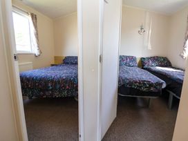 A bedroom with a double bed and a single bed at Willerby Aurora B14 in Towyn