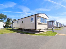 A mobile home on a pathway at Willerby Aurora B14 Towyn