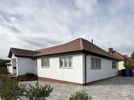 A house with driveway and bushes at Bader House in Ipswich