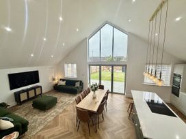 A living room and dining area with a kitchen at Bader House in Ipswich