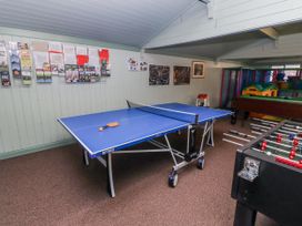 A game room with a ping pong table and foosball table at Honeymug near Branton Powburn