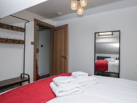 A bedroom with towels on a bed at Aspen Boutique