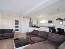 A living room with a kitchen and dining area at Gwel An Mor in Portreath