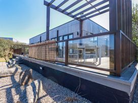 An outdoor seating area with a table and chairs at Gwel An Mor, Portreath