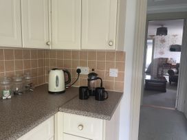 A kitchen with a kettle and coffee maker at Butlers Loft in Par