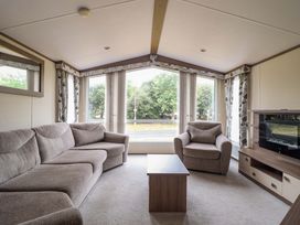 A living room with a sofa and coffee table at Beach Retreat E19 Dyffryn Seaside Estate Dyffryn Ardudwy